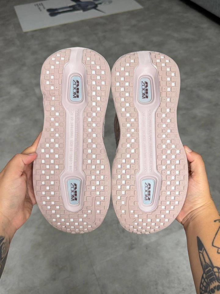 Nike Vomero - 7