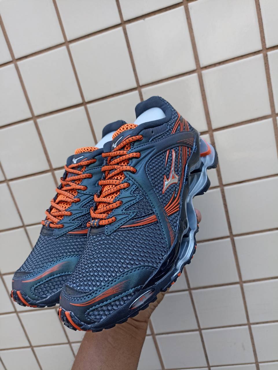 Mizuno Prophecy 1 cinza e laranja - 7