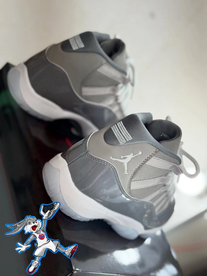 Air Jordan 11 - 2
