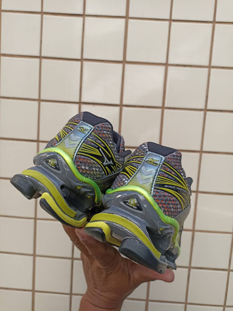 Mizuno Prophecy 1 cinza e verde - 4