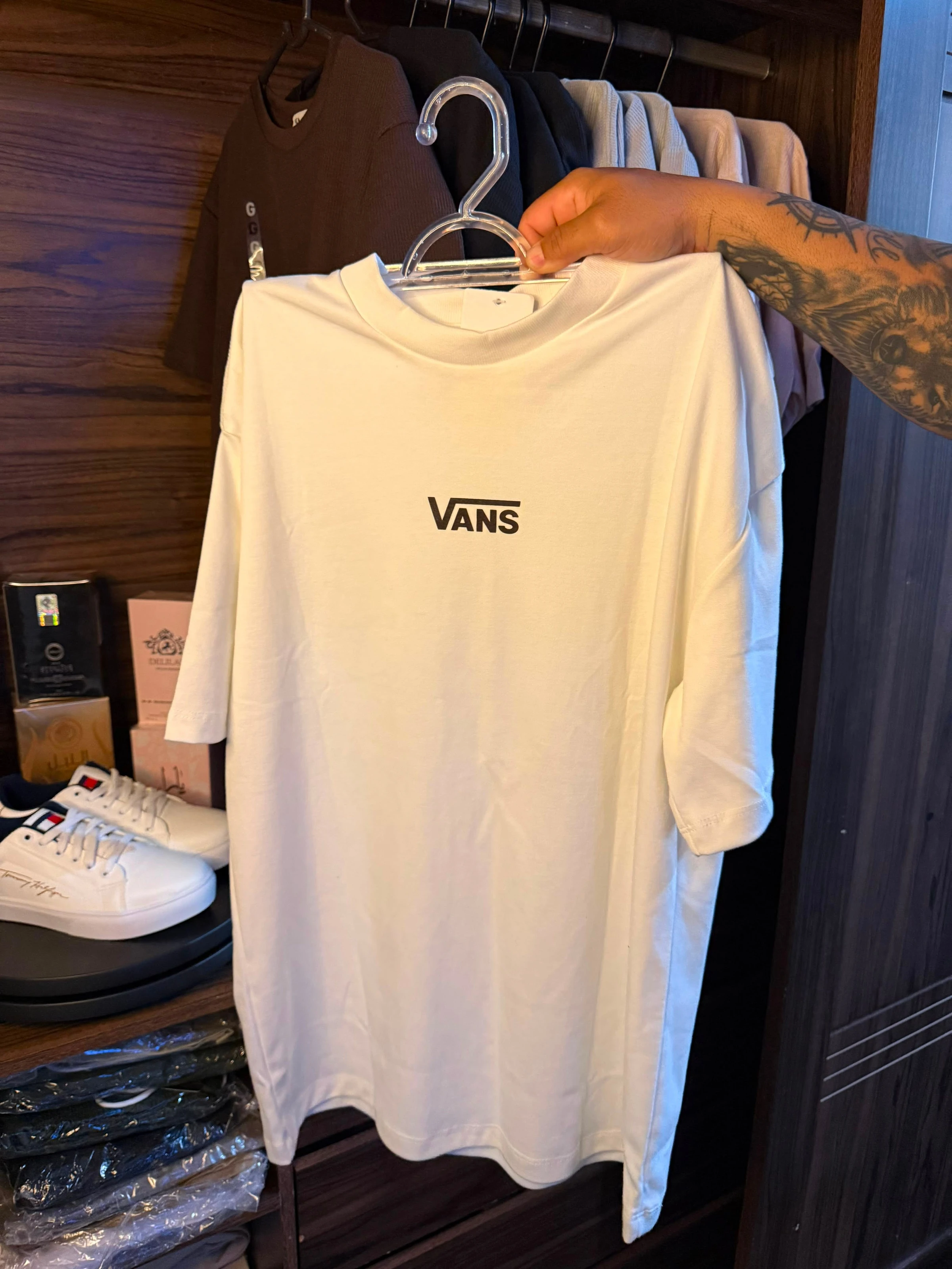OVERSIZED VANS - 1