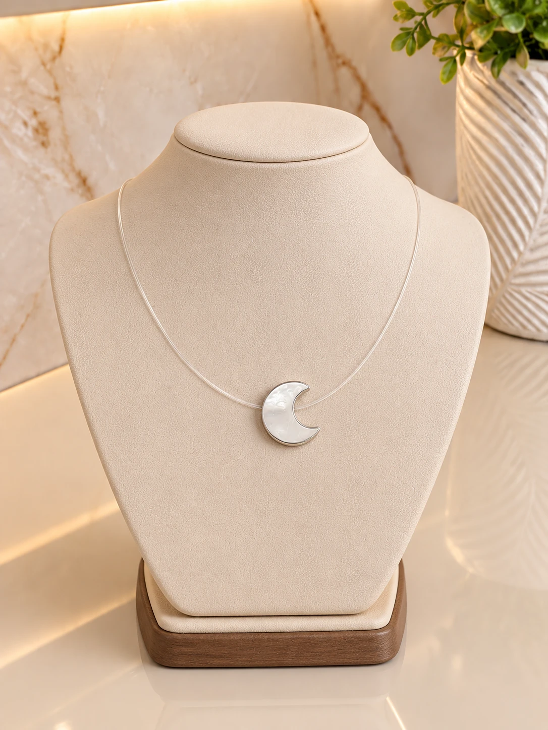 Gargantilha fio de nylon  lua  - 2