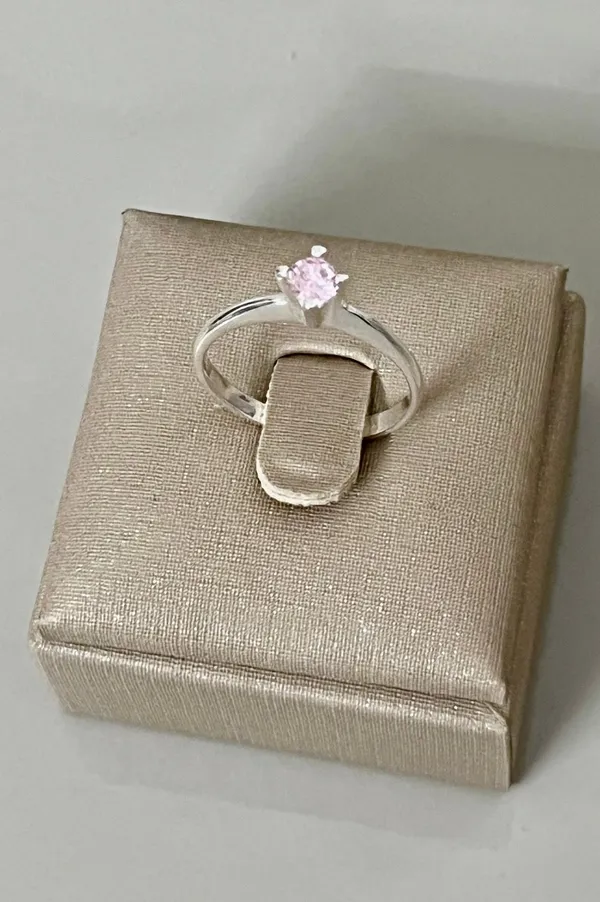 Solitário na cor rosa prata 925