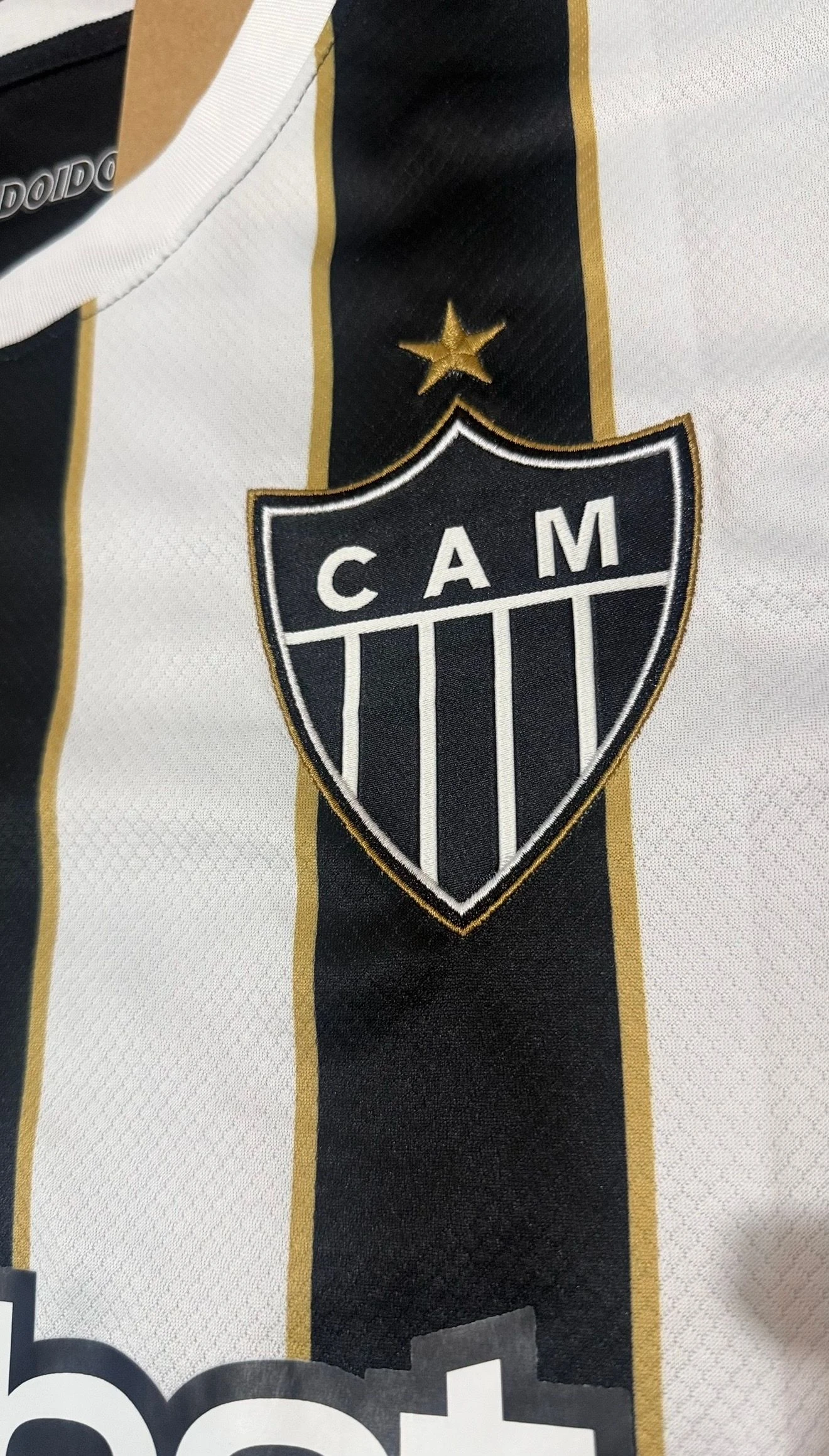 CAMISA DO ATL MINEIRO I 26/27 - LISTRADA - MODELO MASCULINO  - 4