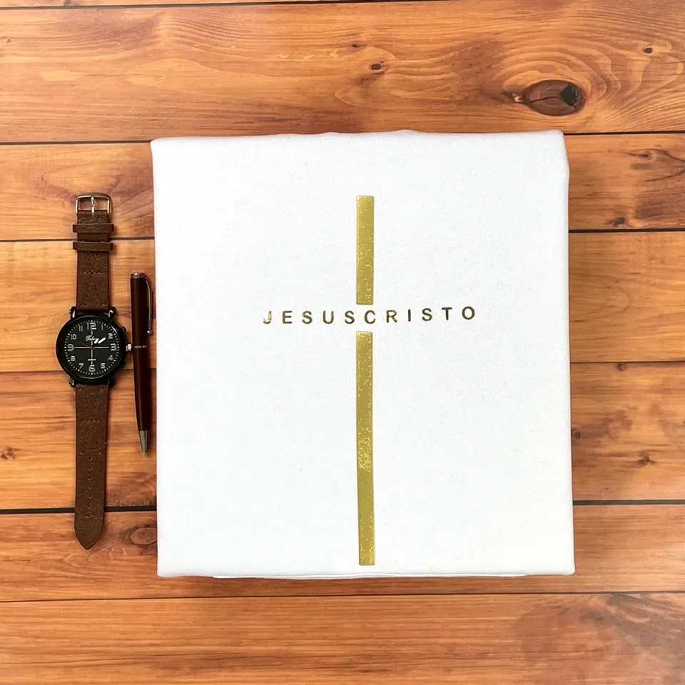 Camiseta Masculina Branca Cruz Dourada Jesus Cristo - 2