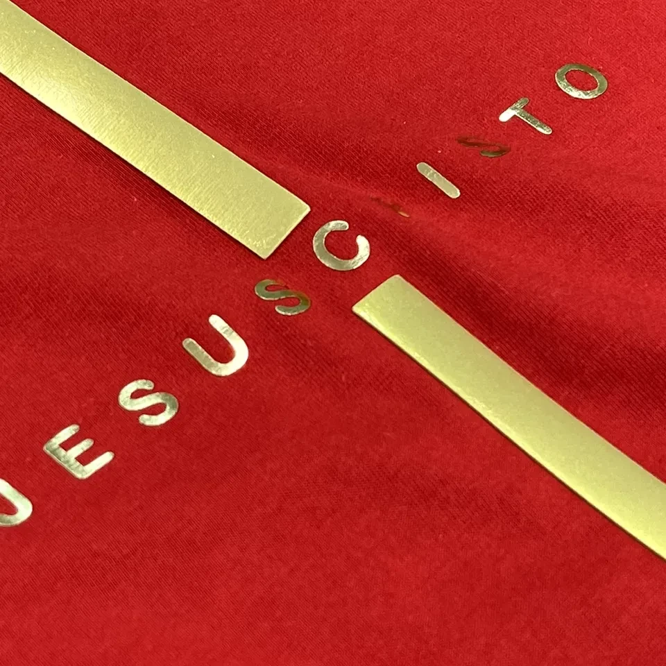 Camiseta Masculina Vermelha Cruz Dourada Jesus Cristo - 2