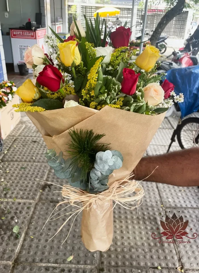 BUQUÊ DE ROSAS MISTAS (REF029) - 1