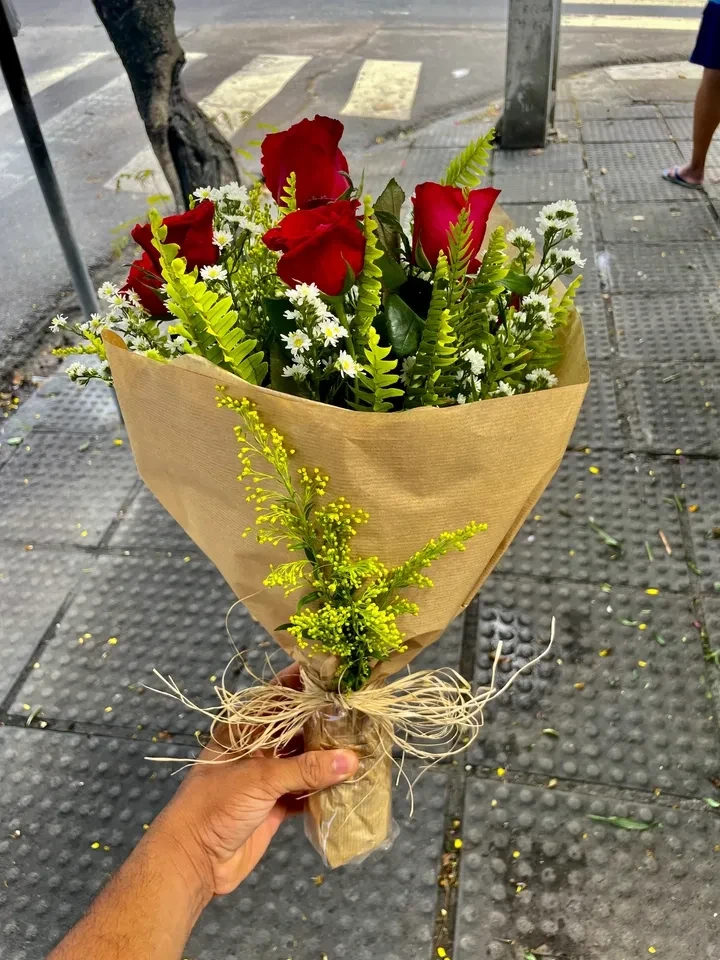 BUQUÊ RED LOVE (REF025) - 1