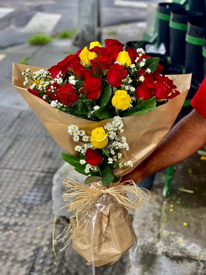 BUQUÊ DE ROSAS PREMIUM (REF017) - 1