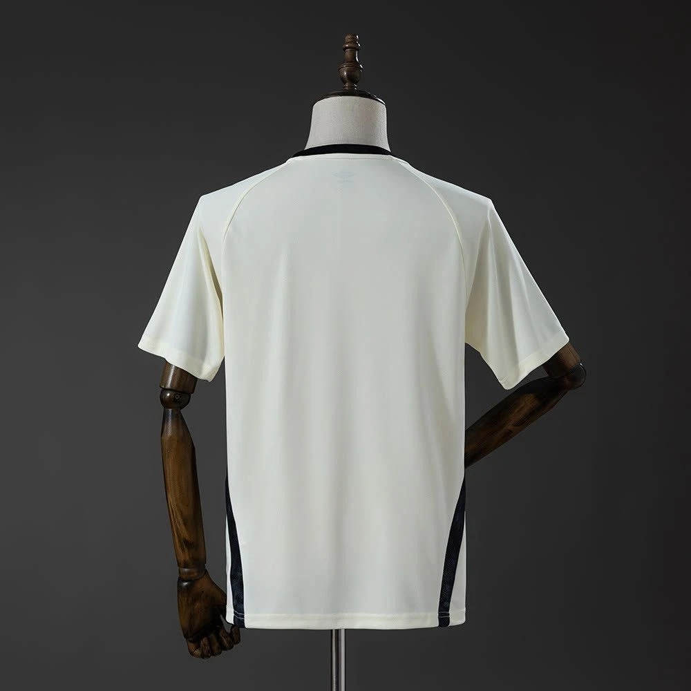 Camisa Santos Treino 26/27 - Torcedor Umbro Masculina - Bege com detalhes em preto - 2