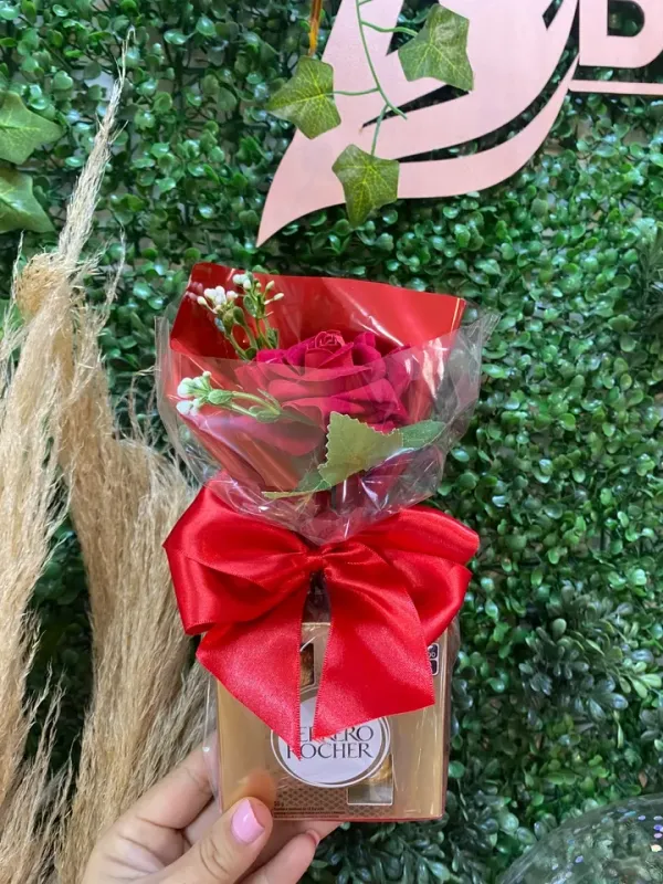 Mimo Rosa eterna com Ferrero 