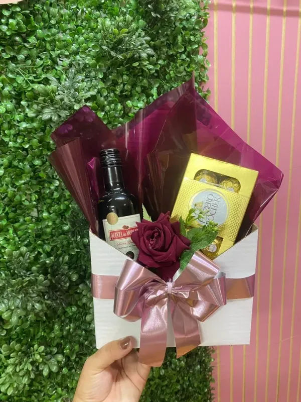 Caixa carta com mini vinho 