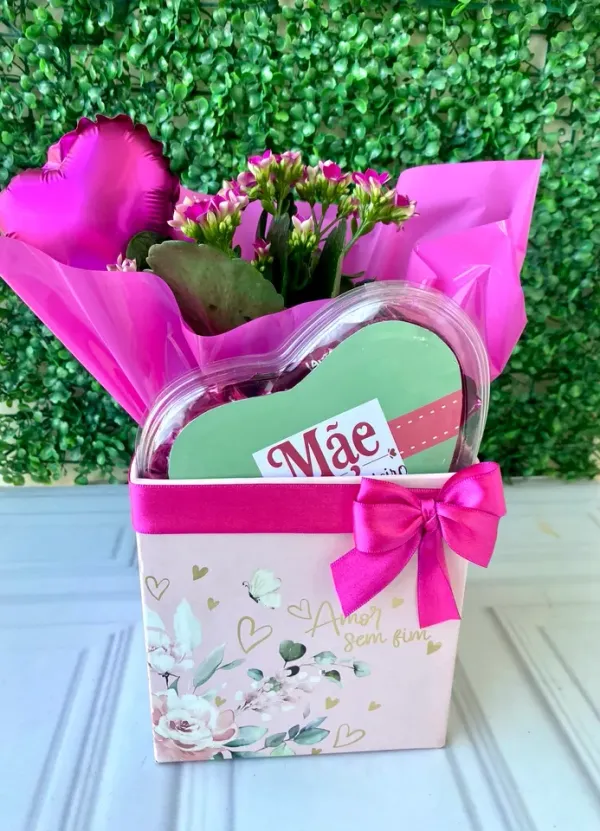 Cesta com Kalanchoe e bombons 