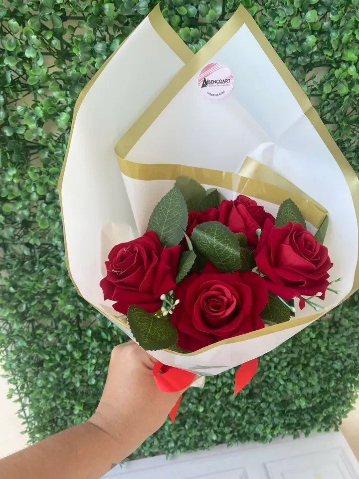 Buque rosas pequeno  - 1