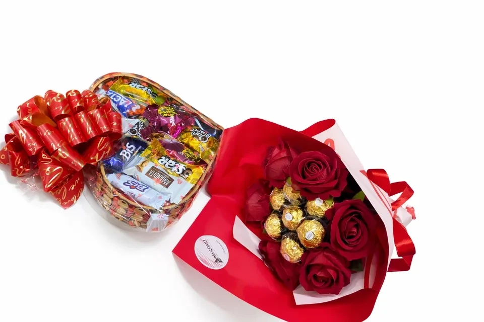 Buquê de rosas e bombons com coração de led  - 1