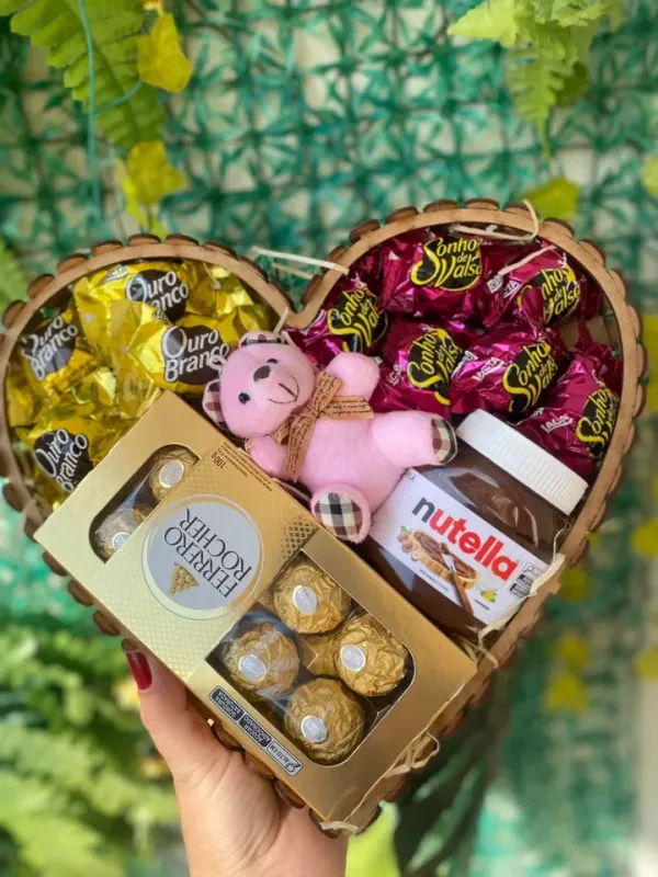 cesta coração Ferrero 
