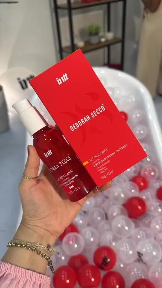 Lubrificante com aquecimento linha premium Deborah Secco