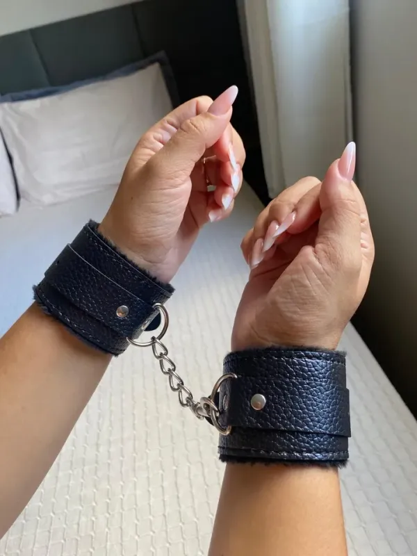 Algemas peluciada com corrente 