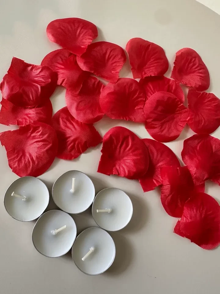Kit decoração romântica - 100 pétalas e 5 velas  - 1