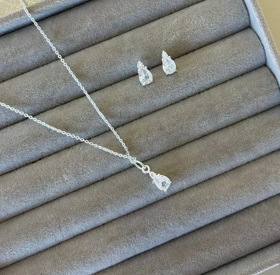 Conjunto colar + brinco gota cristal e ponto de luz 45 cm - 2