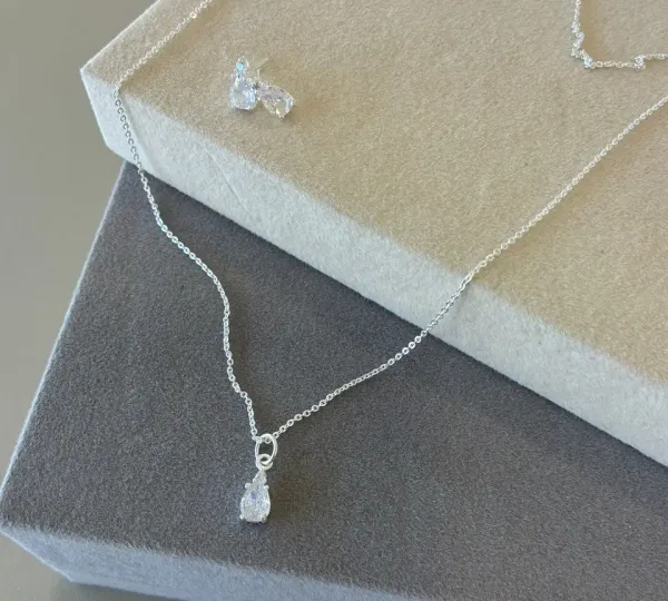 Conjunto colar + brinco gota cristal e ponto de luz 45 cm