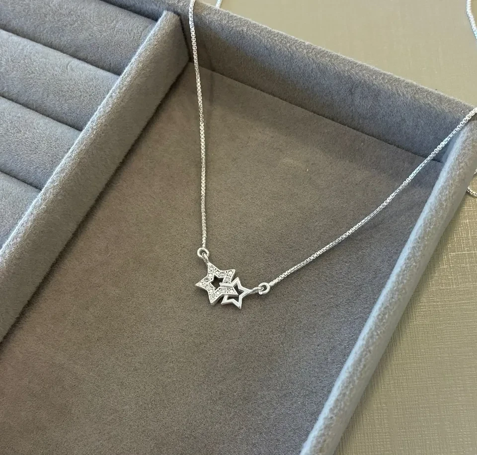 Colar 2 estrelas vazadas cravejada e lisa 45 cm - 2