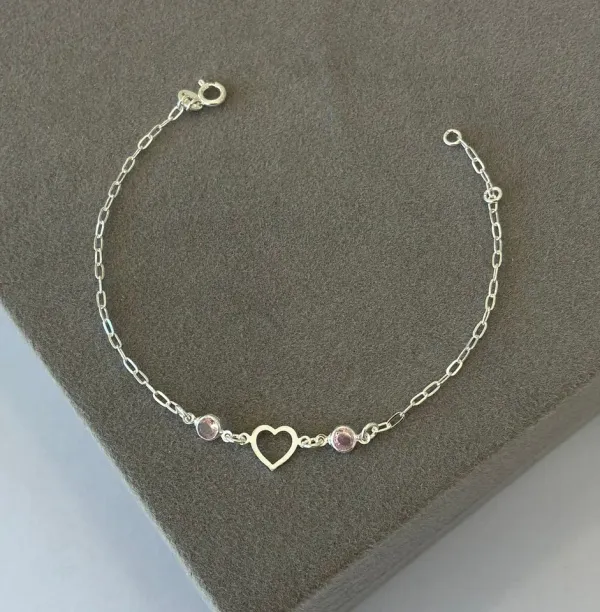 Pulseira coração vazado com 2 pontos de luz rosa
