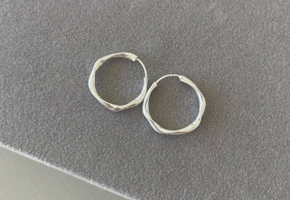 Argola redonda detalhada 2,2 cm - 2