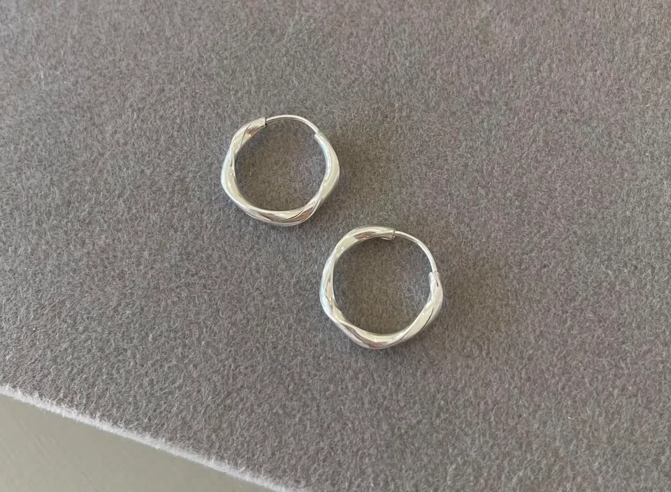 Argola redonda detalhada 1,5 cm - 2