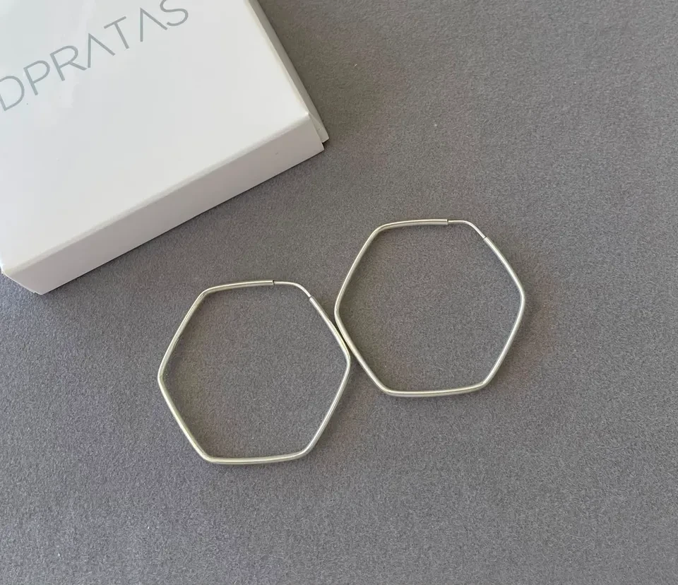 Argola hexagonal fio redondo 4 cm - 1