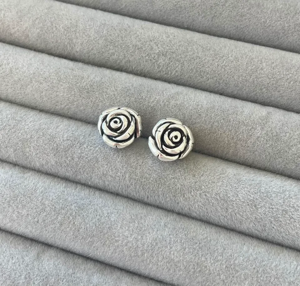 Brinco rosa envelhecida 1,1 cm eletroformação - 2
