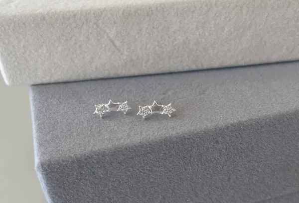 Brinco 3 estrelas crav/lisa baby 1,1 cm