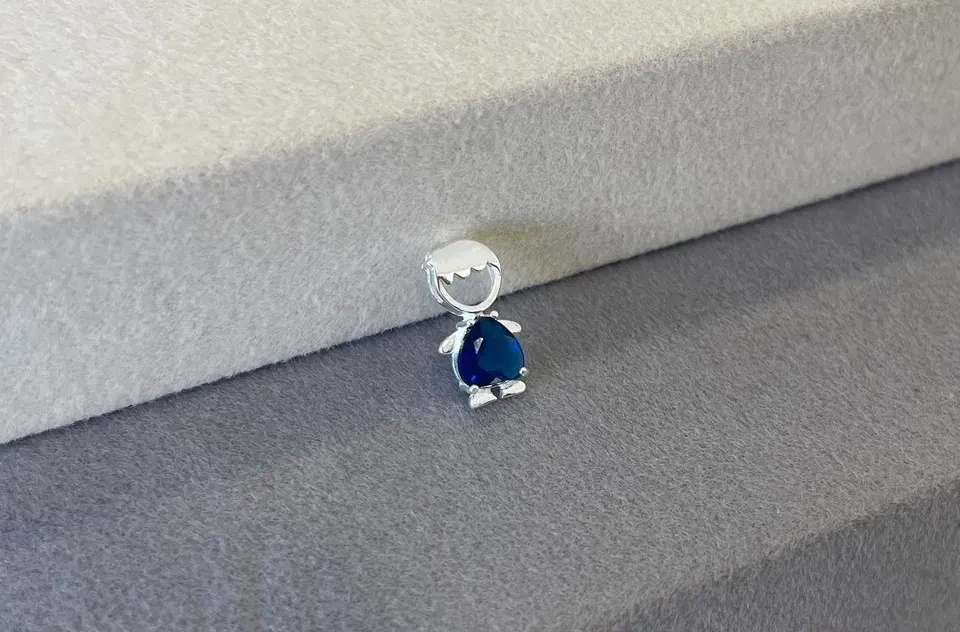 Pingente galeria menino cristal 6x6 mm azul escuro - 1