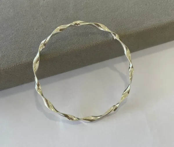 Bracelete aro todo torcido sem fecho