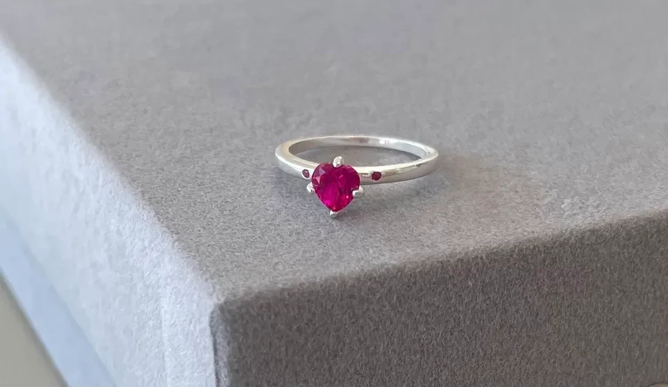 Anel YOU ME coração rosa 2 zircônia lateral (TAM 12,13,15,16,18,21,22) - 4