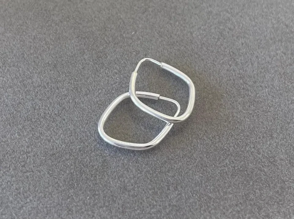 Argola losango fio redondo 1,5 cm x 1 cm - 2