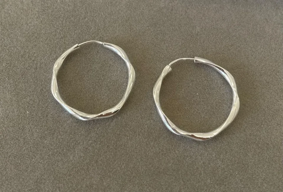 Argola redonda detalhada 2cm - 2