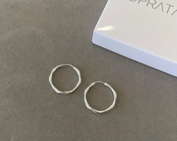 Argola redonda detalhada 2cm