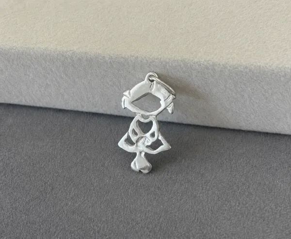 Pingente menina vestido