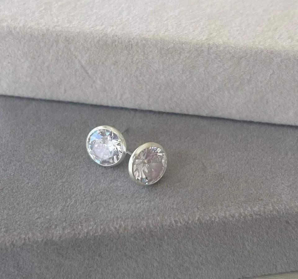 Brinco embutido 10mm - Cristal - Prata 925 - 1