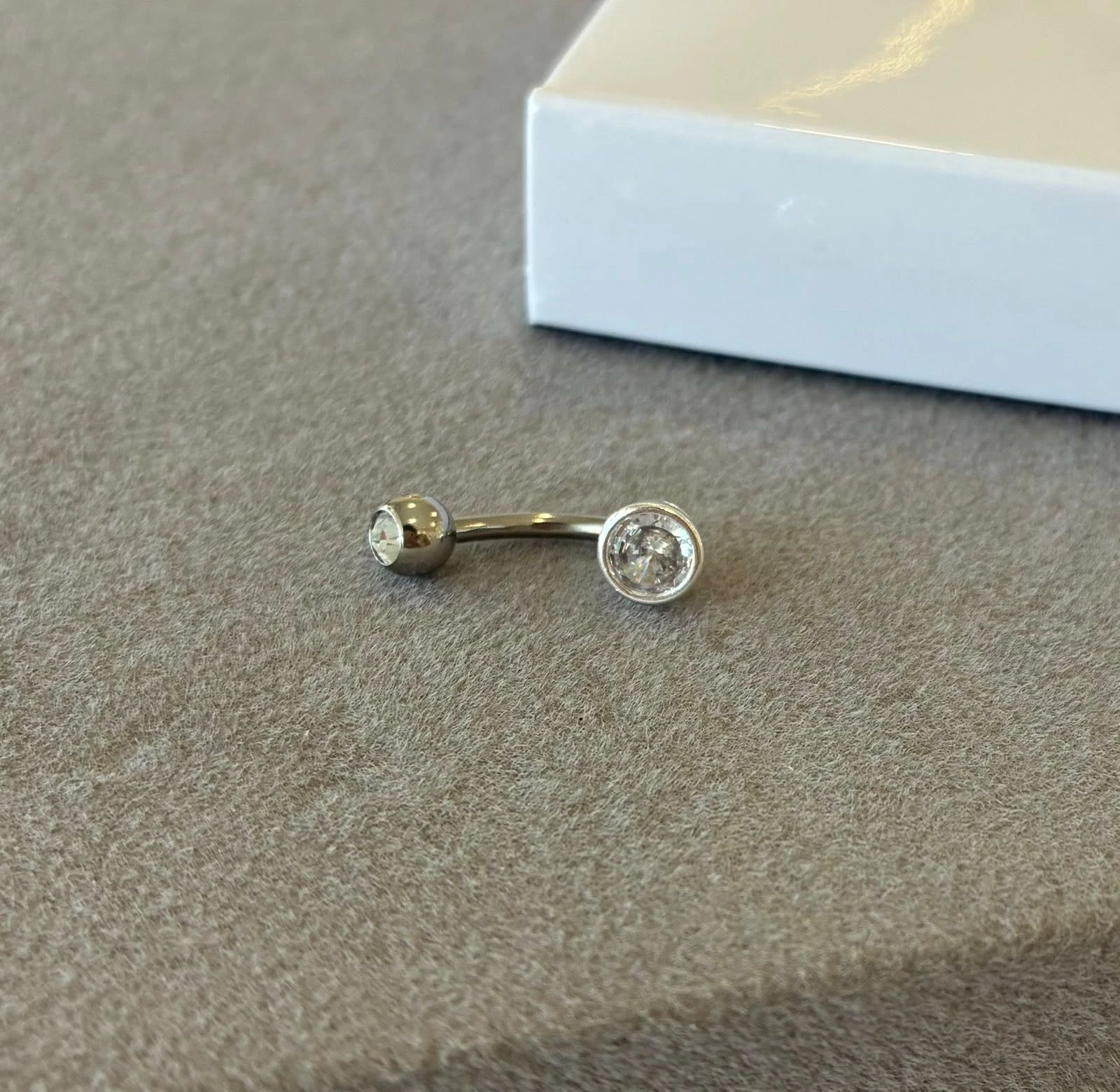 Piercing umbigo curvado bola P 5 mm zircônia redonda 6 mm embutido zircônia dentro - 2