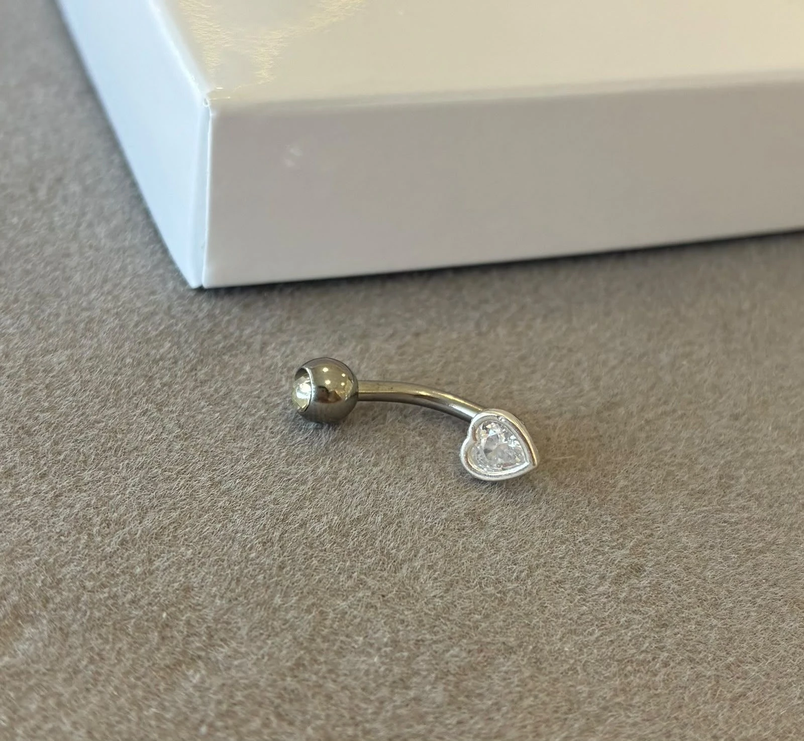 Piercing umbigo curvado pedra coração 5,2 mm bola prata por dentro uma zircônia - 3