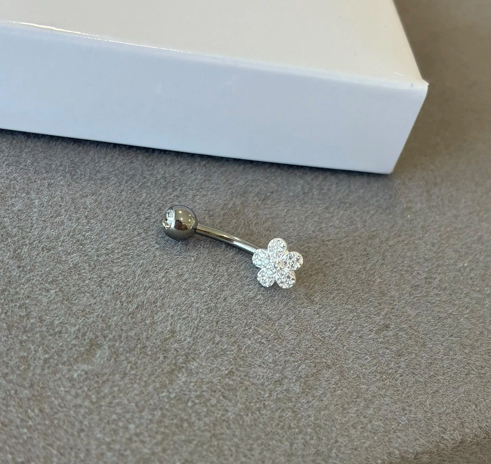 Piercing umbigo flor cravejado 7 mm - 3
