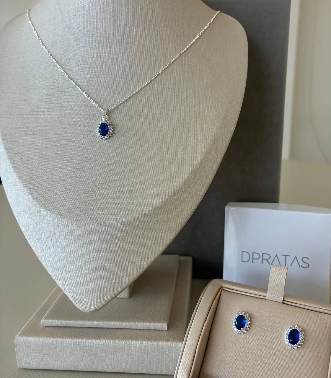 Conjunto colar + brinco oval azul escuro cravejado em volta - 1