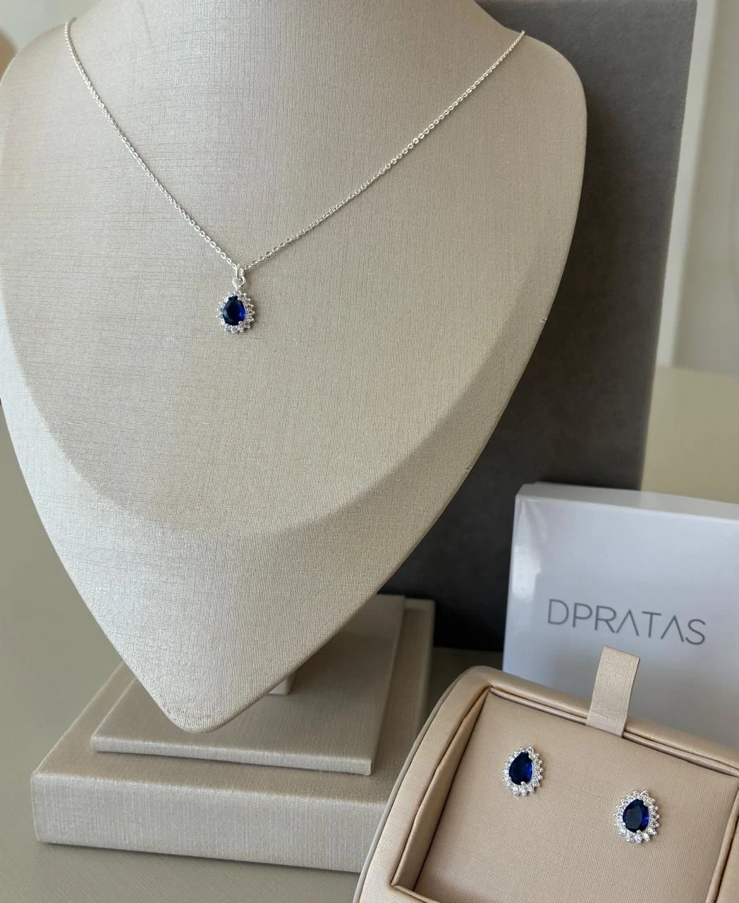 Conjunto colar + brinco gota azul escuro cravejado - 1