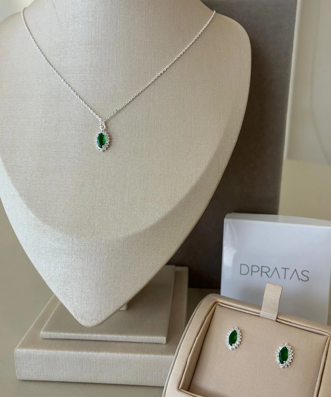 Conjunto colar + brinco navete verde cravejado em volta - 1