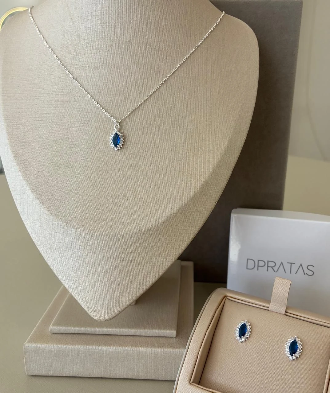 Conjunto colar + brinco navete azul escuro cravejado em volta - 1