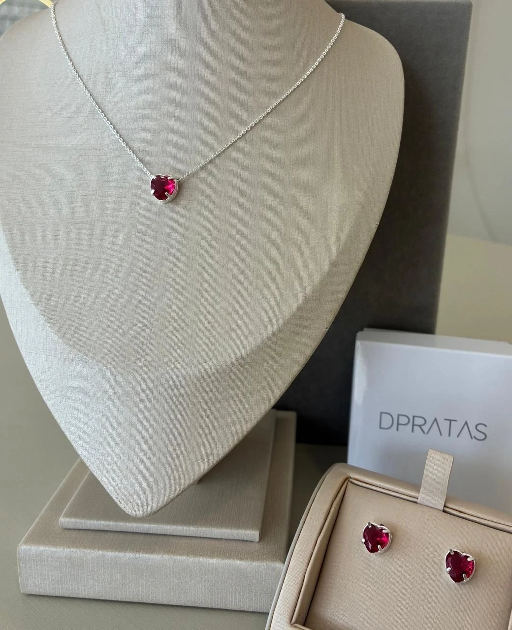 Conjunto colar + brinco coração vermelho - 1