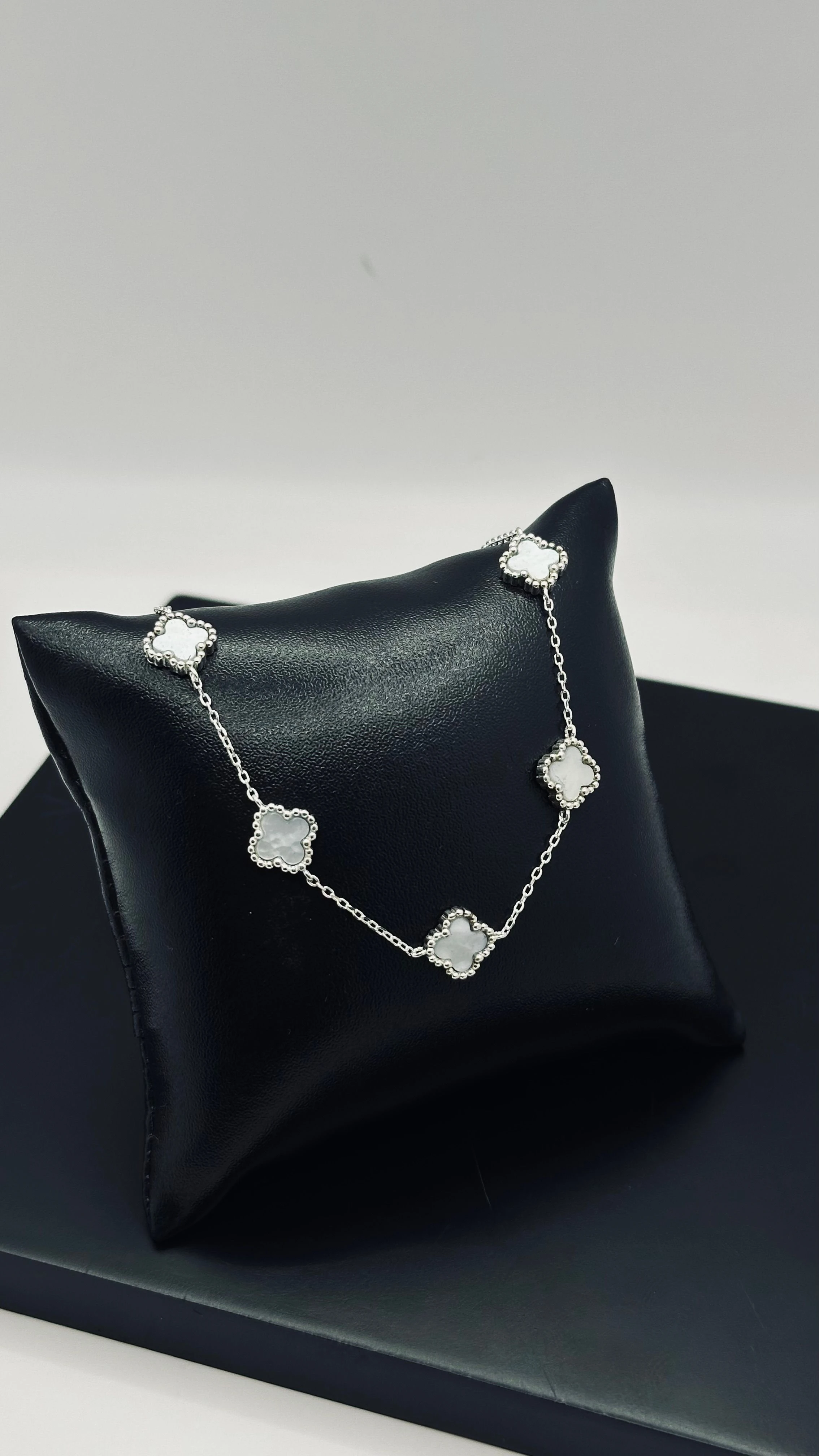 Pulseira Trevos Branco  - 2