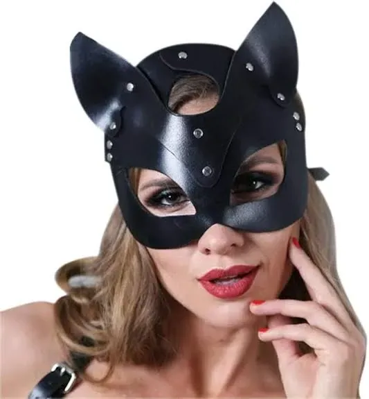 Máscara em couro gata 